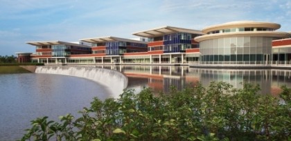 Wide view of Lake Forest Hospital